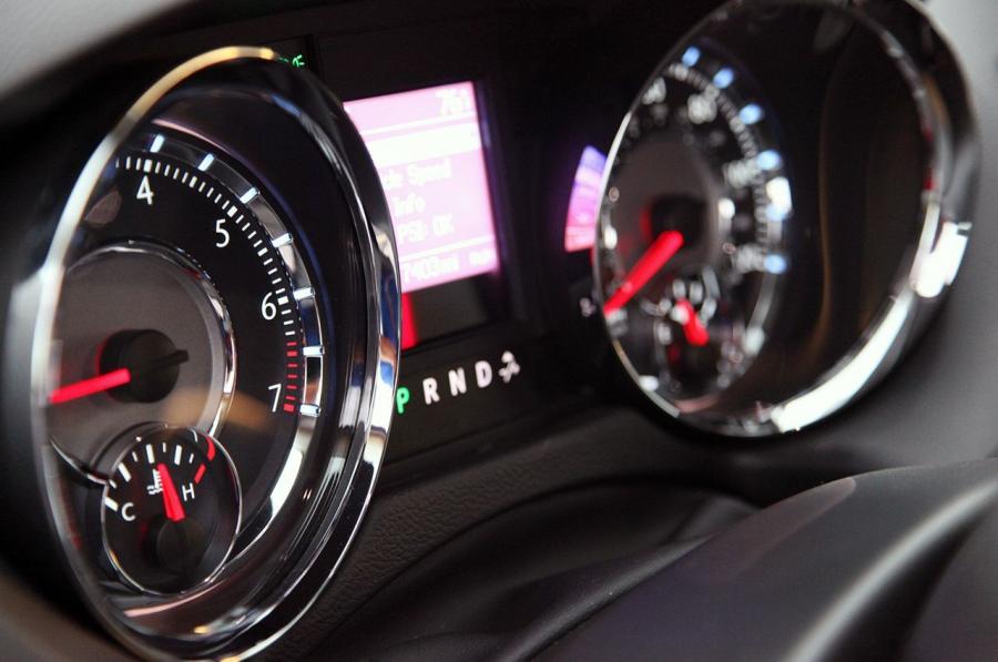  Chrysler Town & Country Touring 2011 года  (фото 23 из 43)